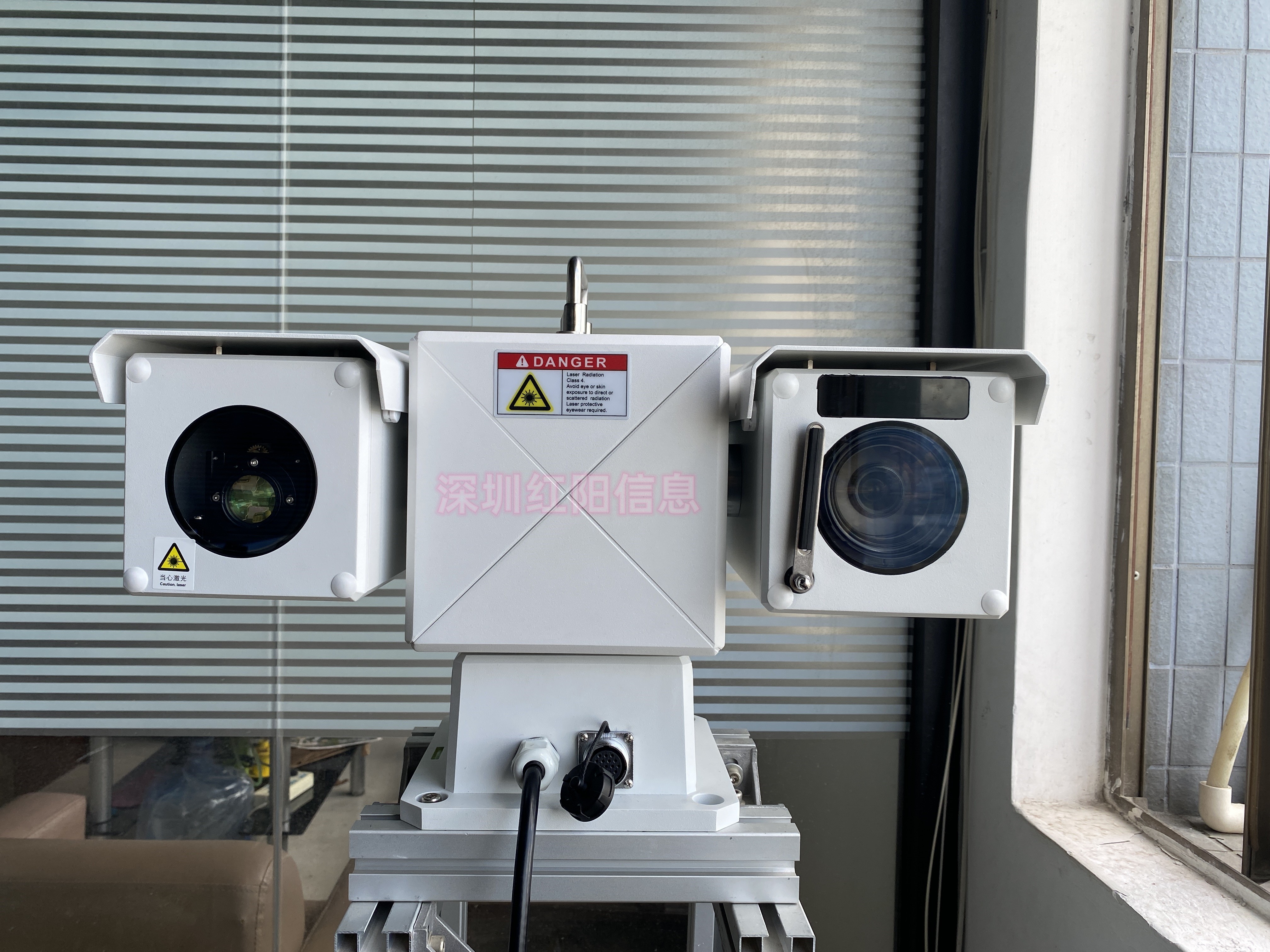 800萬像素激光夜視攝像機 圖片關鍵詞